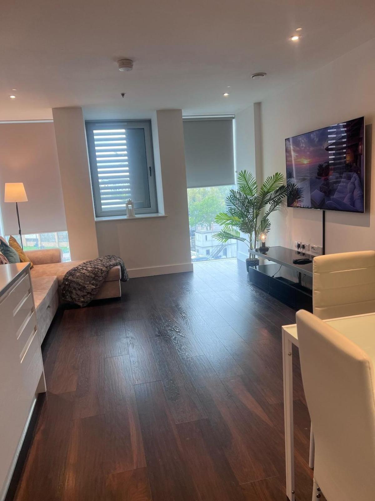 Appartement Wimbledon-colliers Wood Station Londen